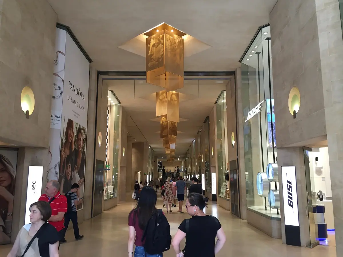 Das unterirdische Carrousel du Louvre