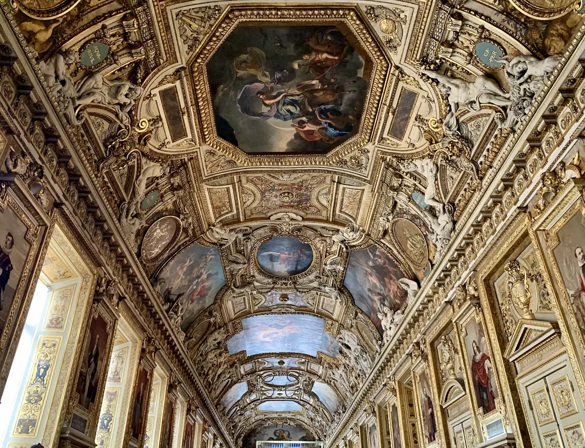Die bemalte Decke der Galerie d'Apollon