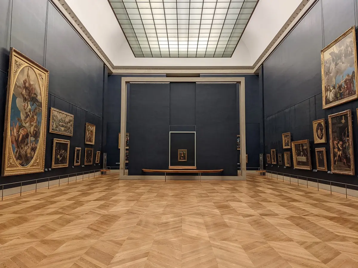 Die Salle des États mit der Mona Lisa an der Stirnwand