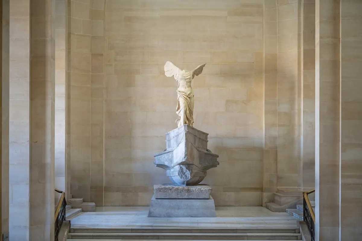 Die Nike von Samothrake oben an der Daru-Treppe