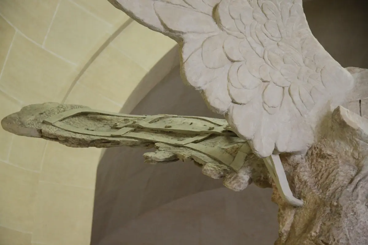 Ein Flügel der Nike von Samothrake